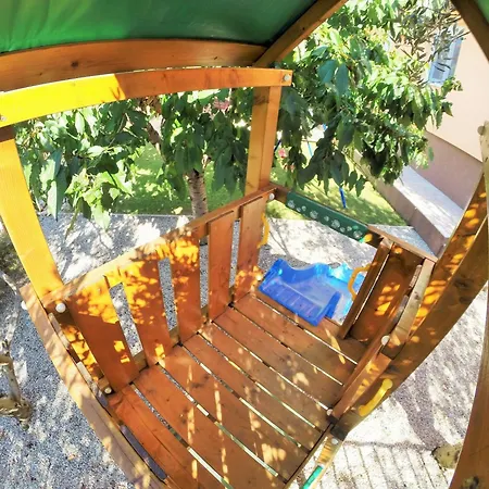 Mit Grill, Terrasse Und Garten Trogir