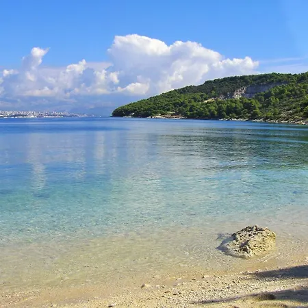 Apartment Mit Grill, Terrasse Und Garten Trogir